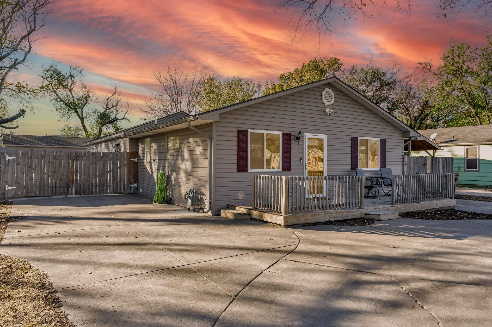 Property Photo:  427 N Clara St  KS 67212 