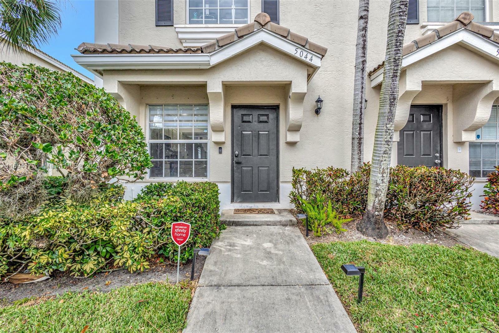 Property Photo:  5044 Palmbrooke Cir  FL 33417 