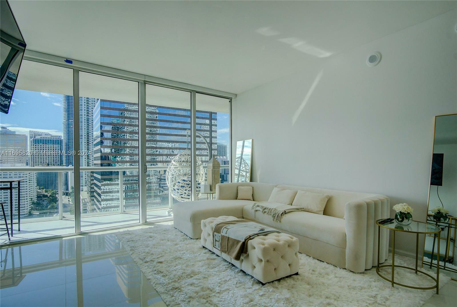 Property Photo:  495 S Brickell Ave 2111  FL 33131 