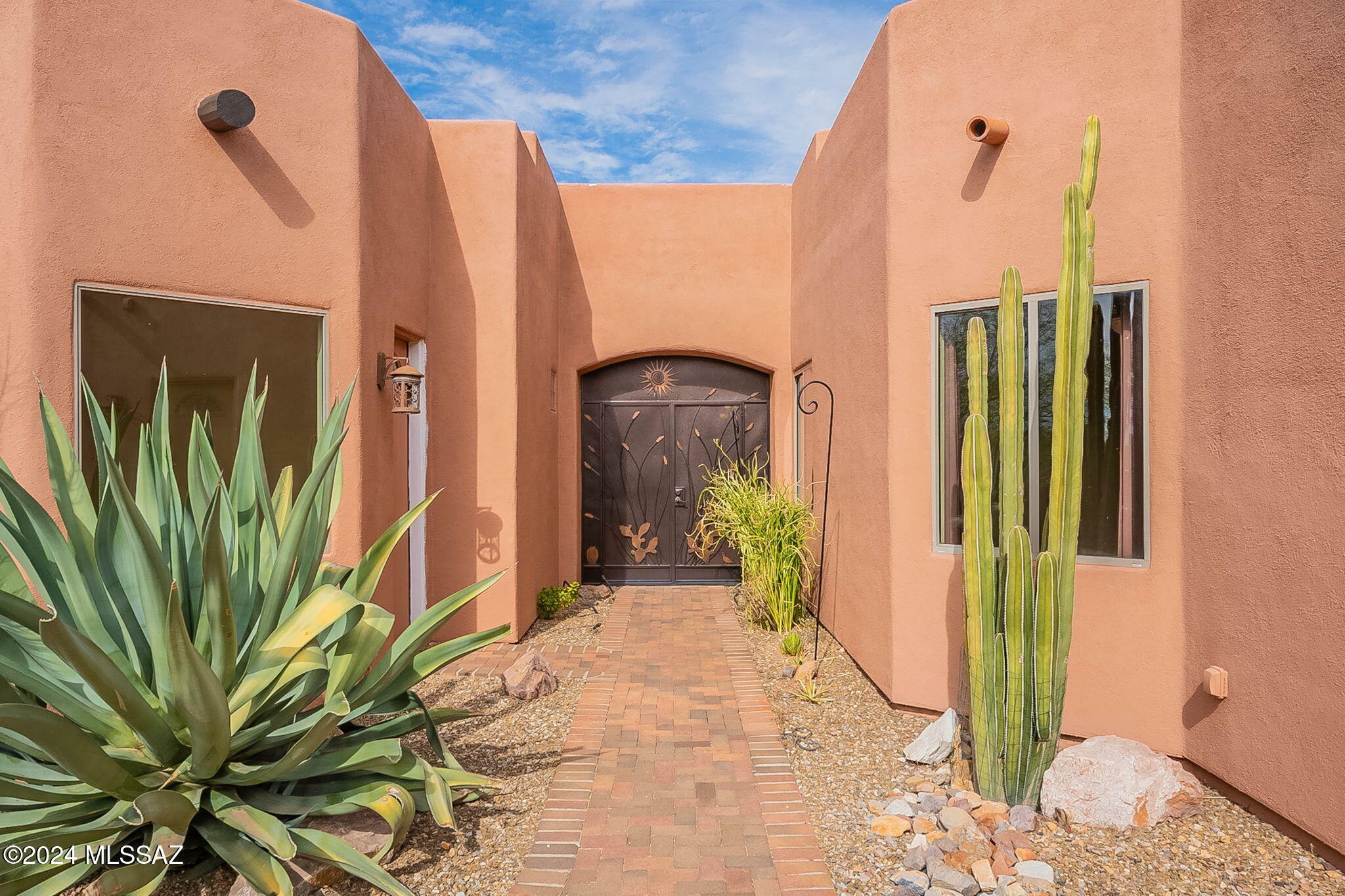 Property Photo:  851 E Florida Saddle Court  AZ 85614 