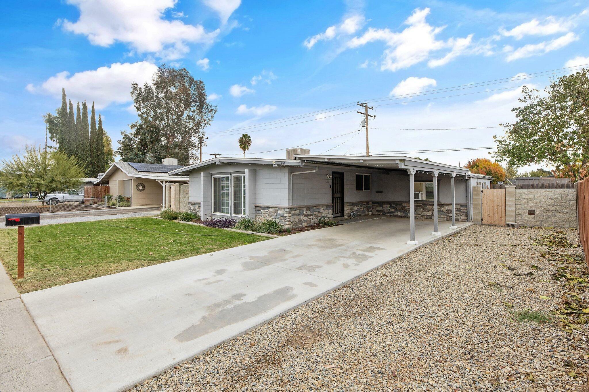 Property Photo:  204 Peach Drive  CA 93221 