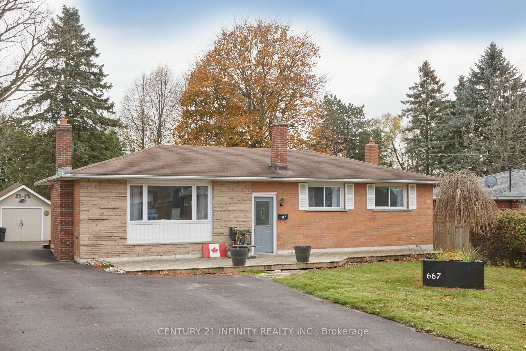 667 Sunset Blvd  Clarington ON L1B 1E1 photo