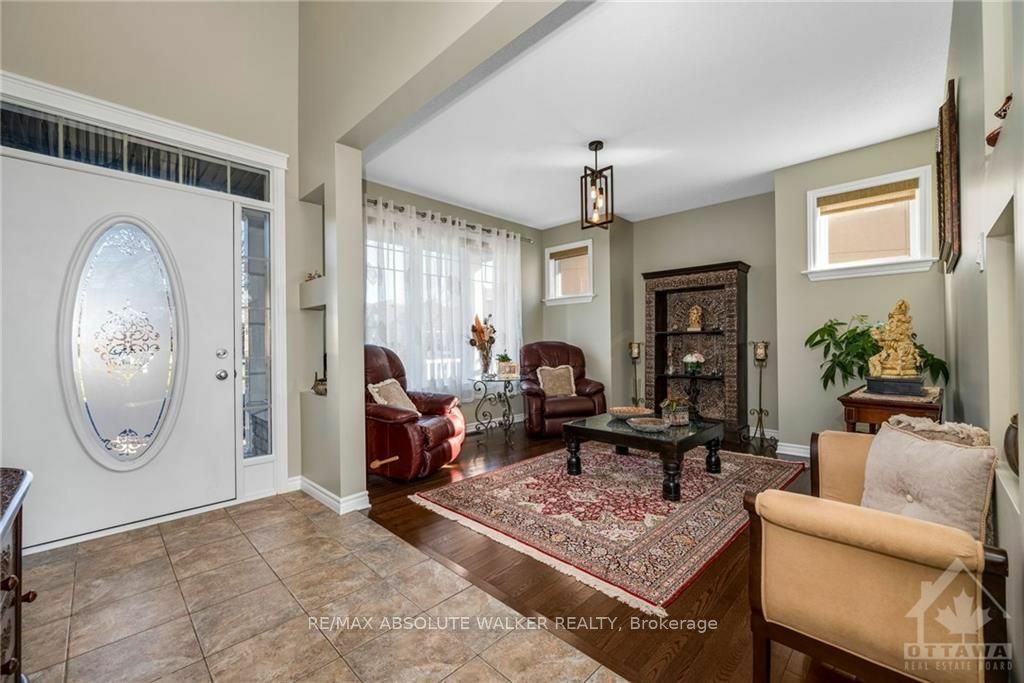 Property Photo:  630 Birchland Cres  ON K2S 0S8 