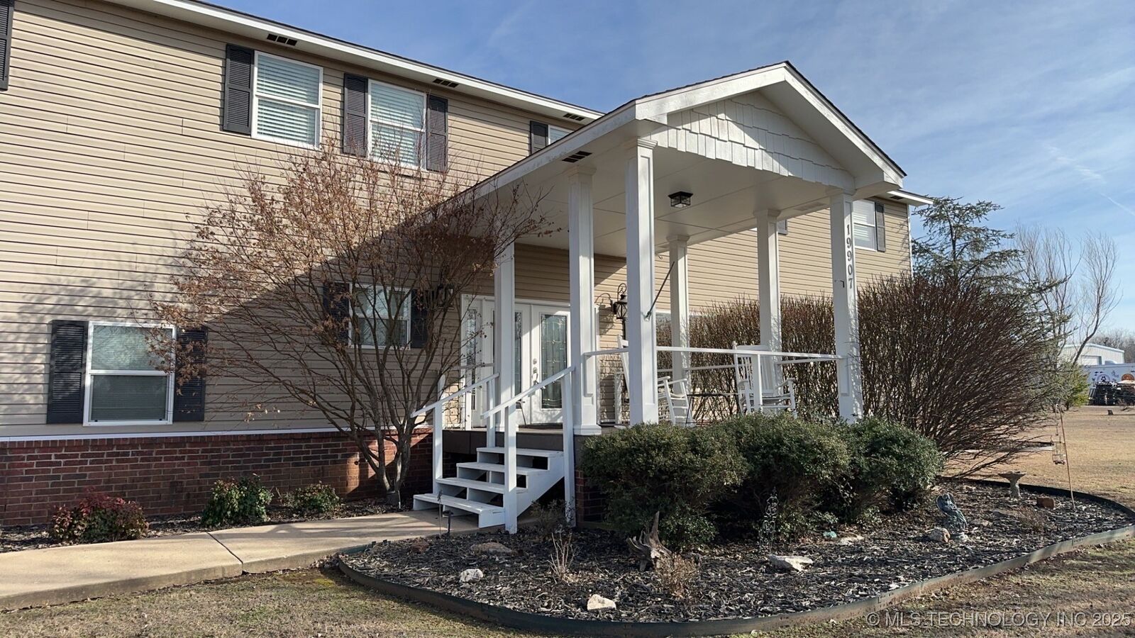 Property Photo: 19907 S 4084 Road OK 74019