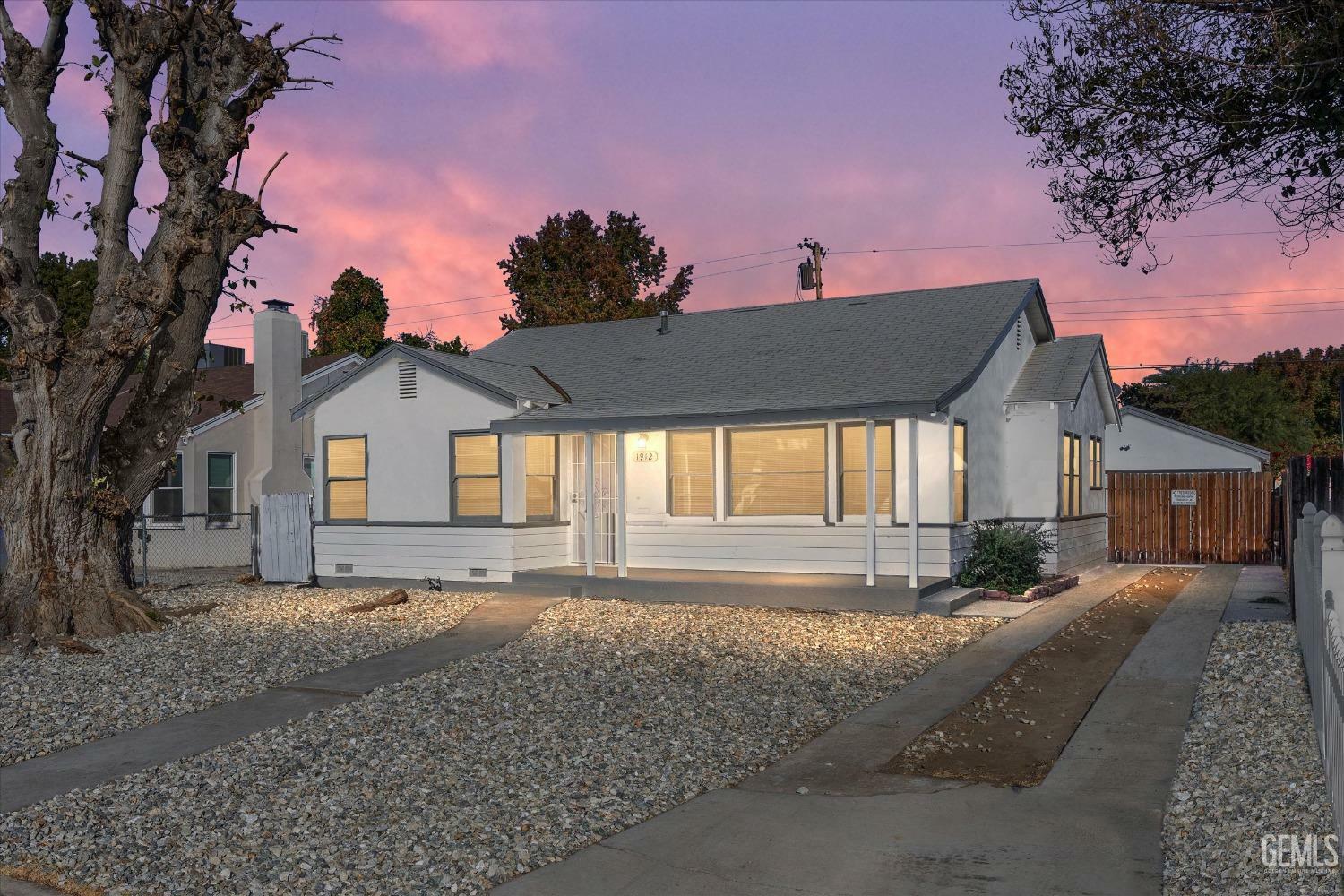 Property Photo:  1912 Lester Street  CA 93304 