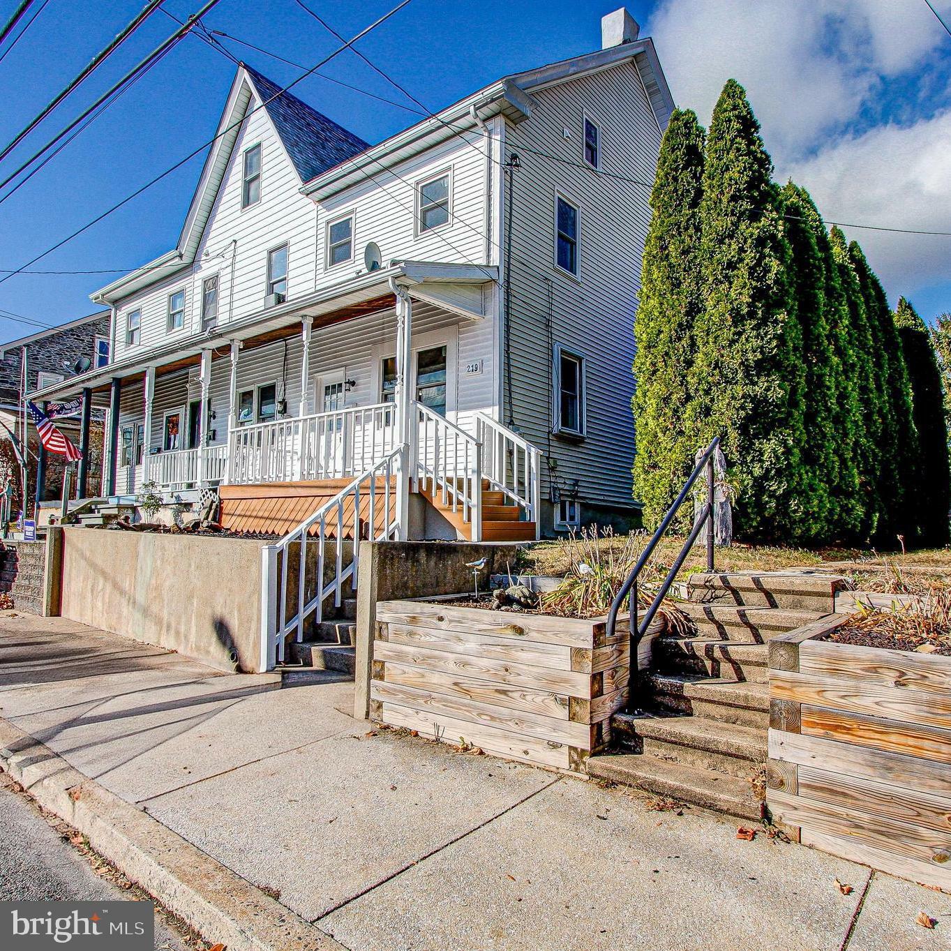 Property Photo:  219 E 6th Street  PA 18076 