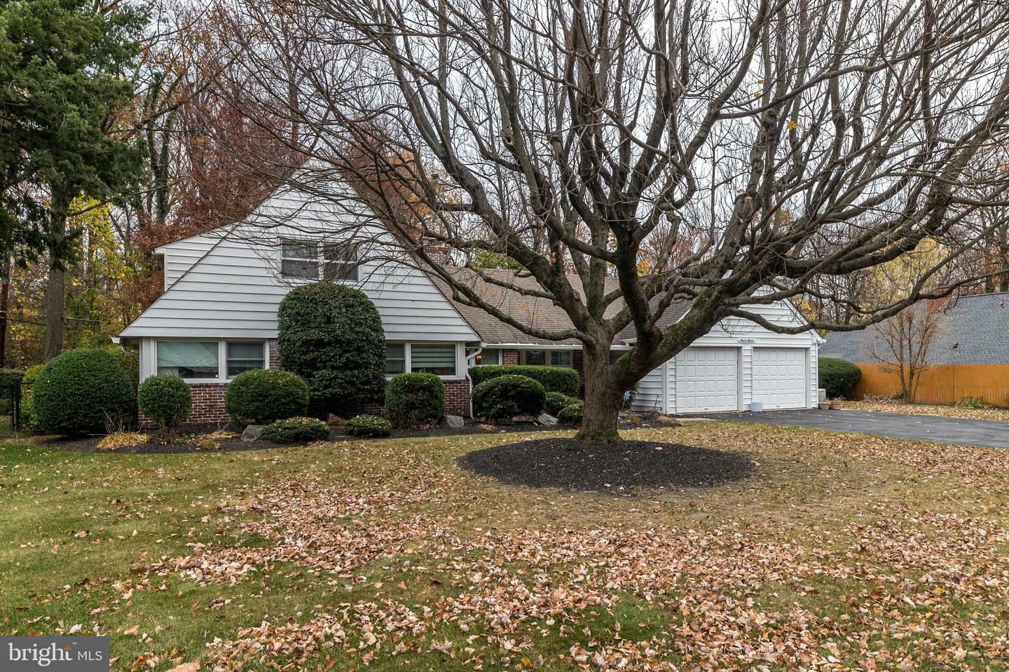 Property Photo:  1111 Delene Road  PA 19046 