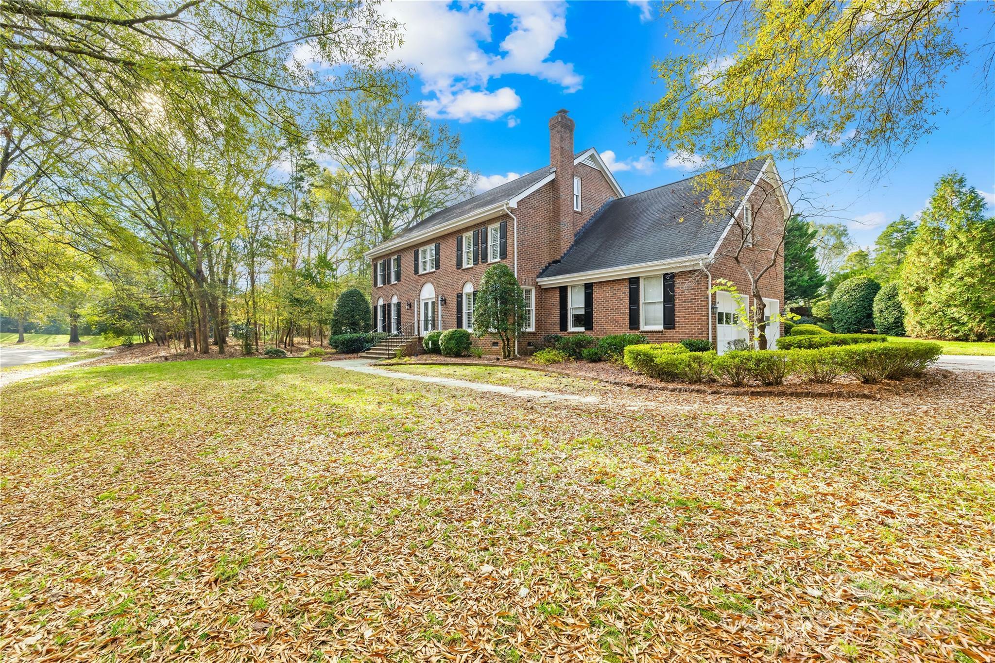 Property Photo:  4033 Quail View Road  NC 28226 