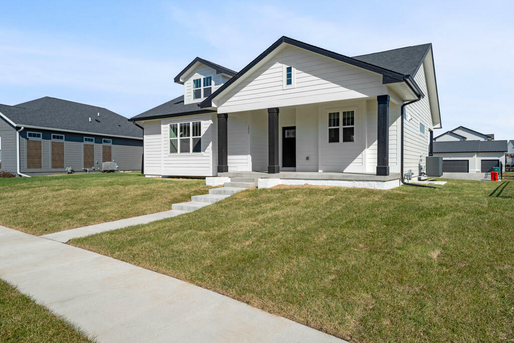 Property Photo:  1807 SW Westview Drive  IA 50023 