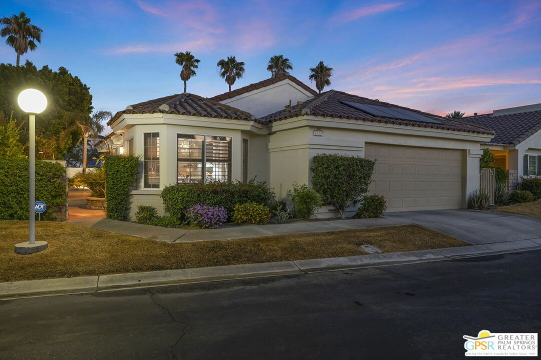 43584   Via Magellan Dr  Palm Desert CA 92211 photo