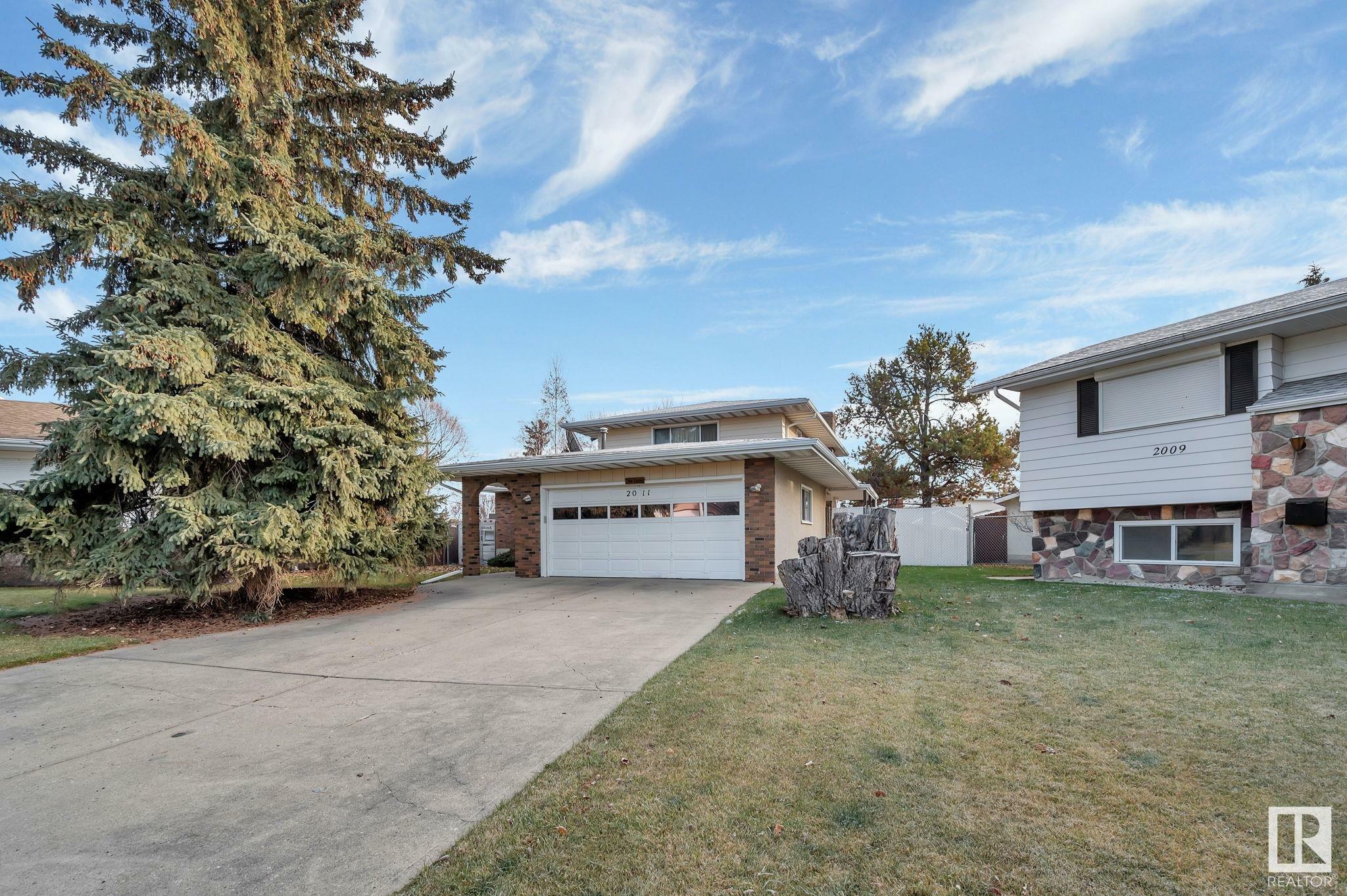 Property Photo:  2011 89 Street NW  AB T6K 2A2 