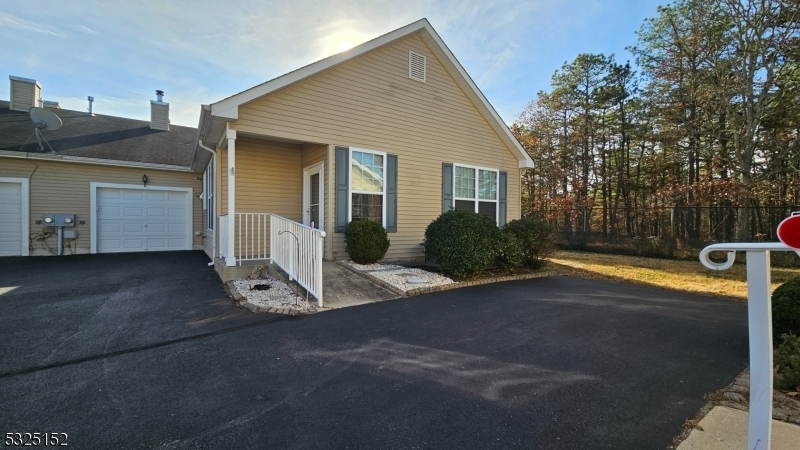 Property Photo:  7 Walkabout Ct  NJ 08759 