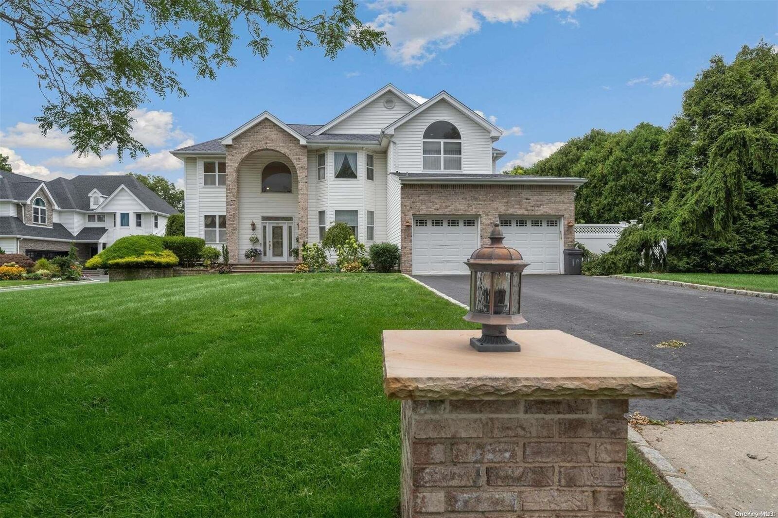 Property Photo:  19 Poplar Lane  NY 11725 