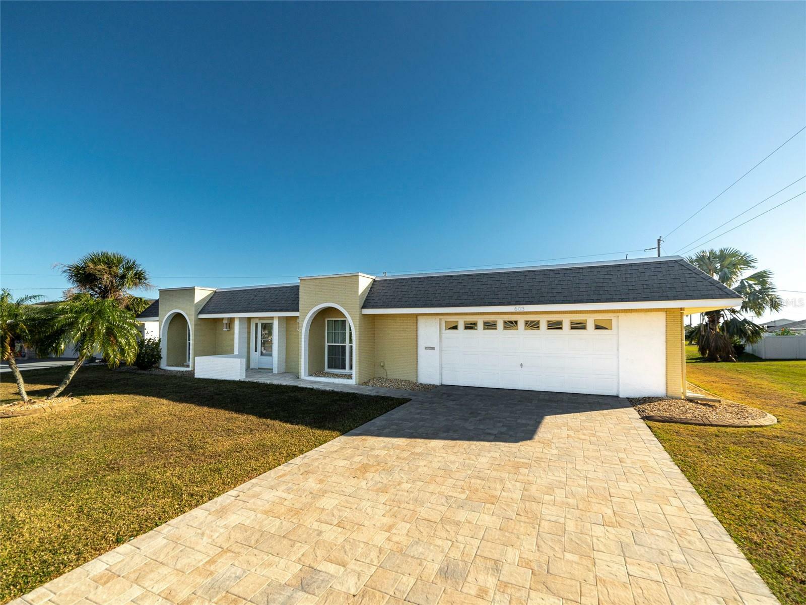 Property Photo:  603 Fox Hills Drive  FL 33573 