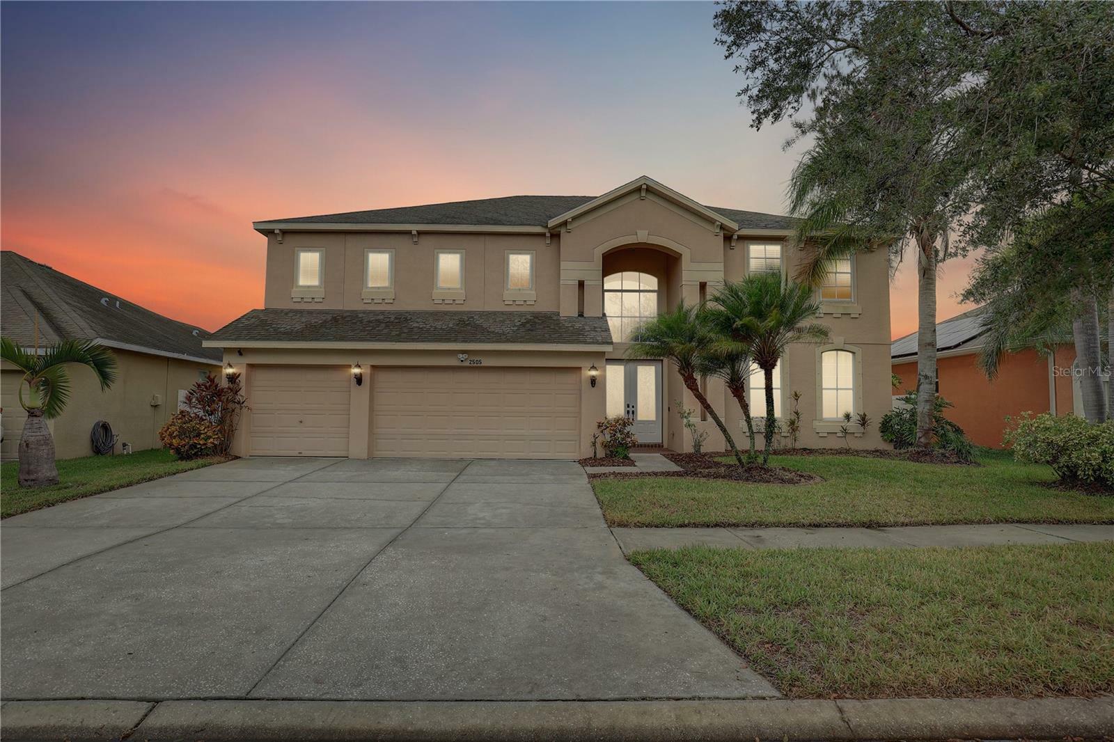 Property Photo:  2505 Yukon Cliff Drive  FL 33570 