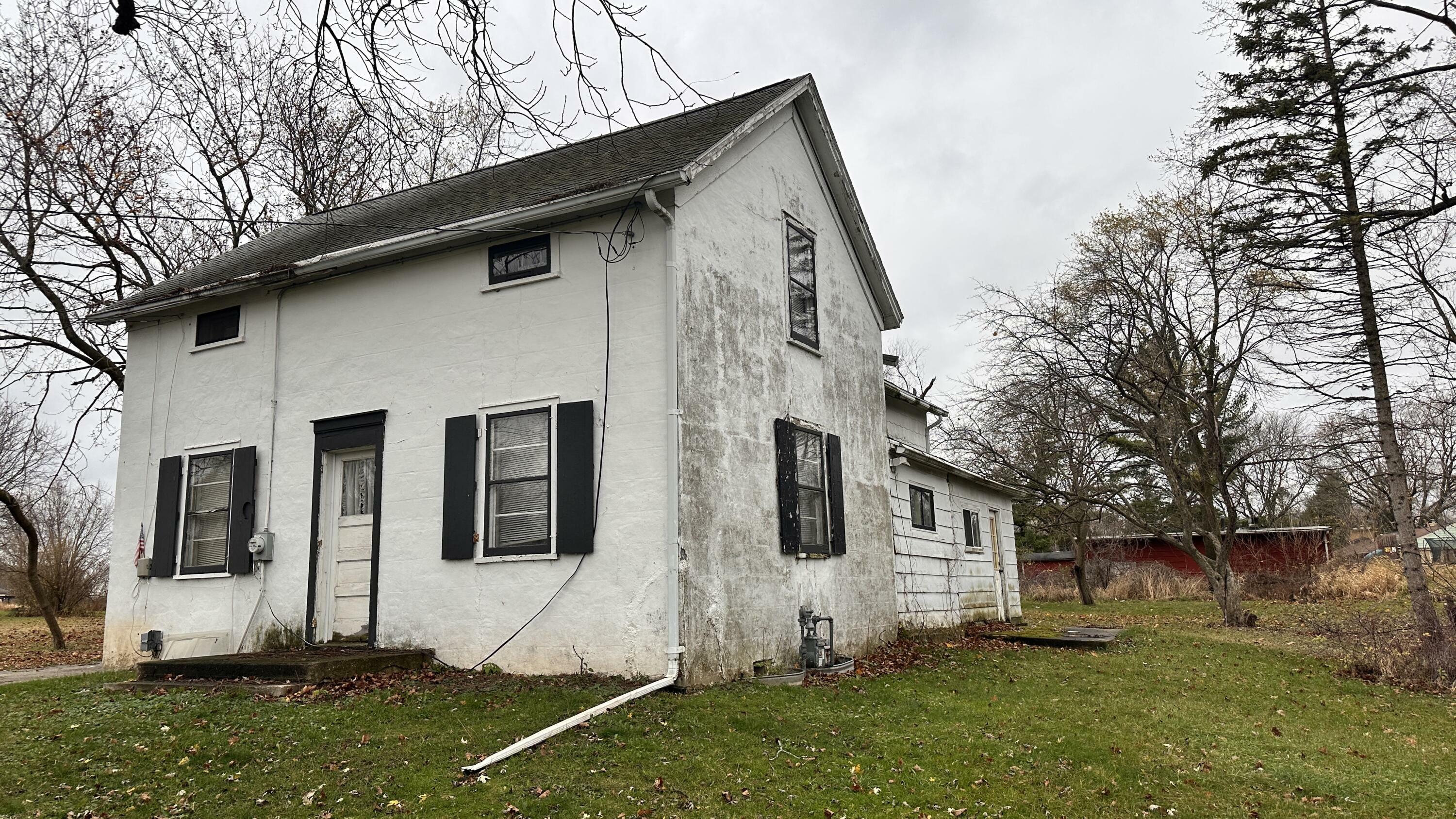 Property Photo:  W124s8171 N Cape Rd  WI 53150 