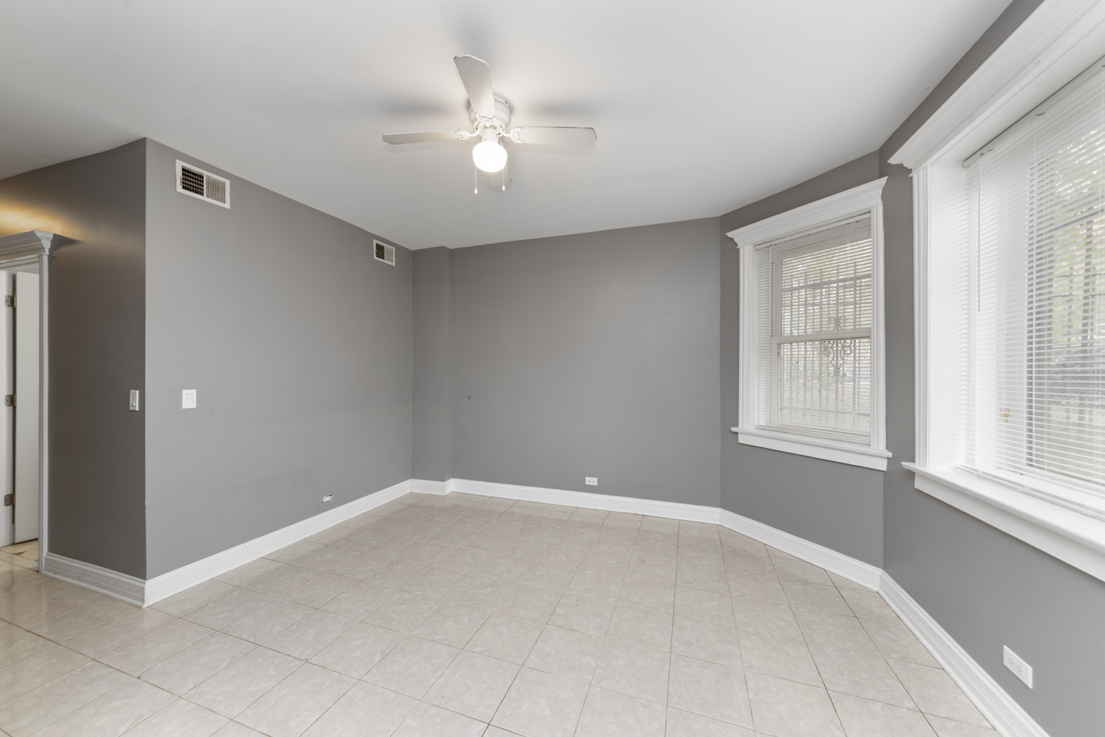 Property Photo:  1040 N Springfield Avenue G  IL 60651 