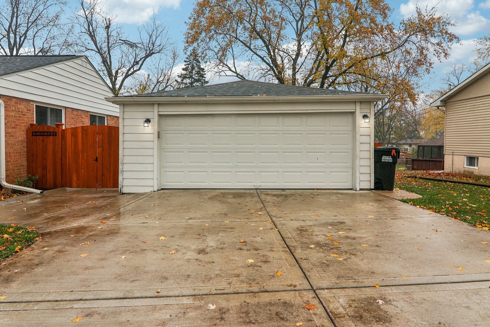 Property Photo:  2N375 Diane Avenue  IL 60137 