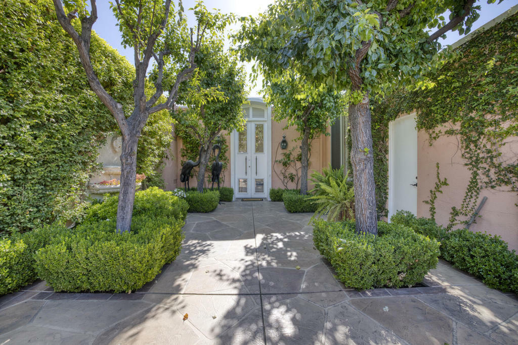 Property Photo:  46940 Somia Court  CA 92260 