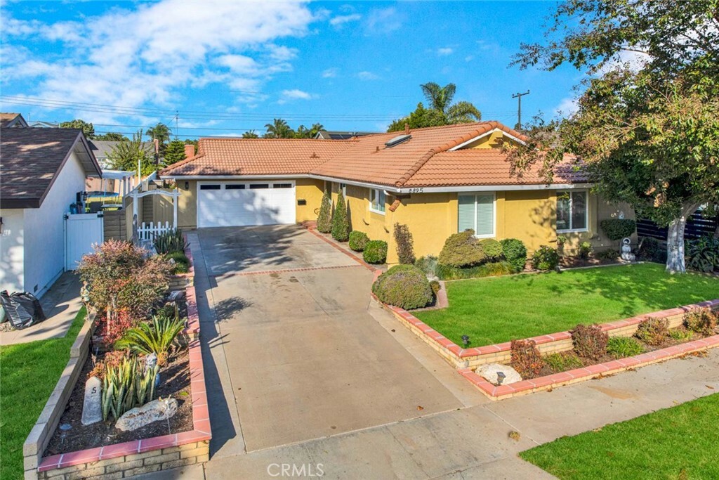 Property Photo:  8895 Swordfish Avenue  CA 92708 