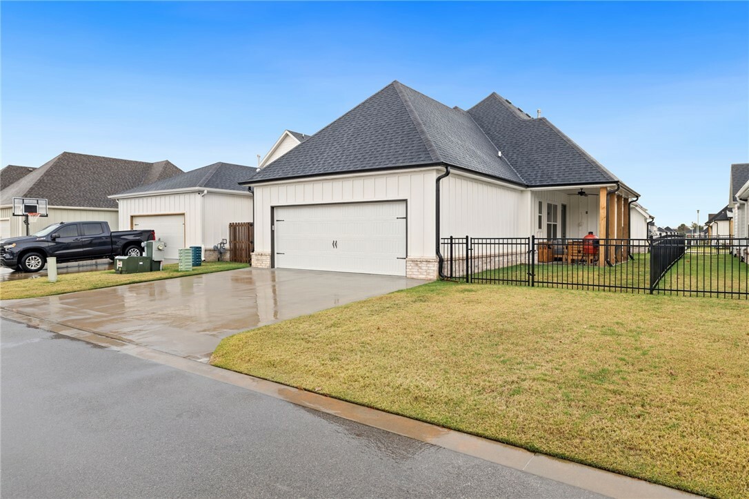 Property Photo:  6862 Garden Trail Avenue  AR 72762 