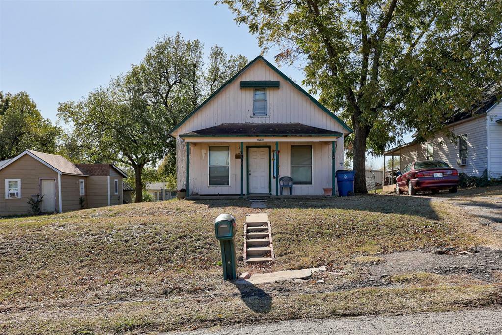 Property Photo:  1321 W Washington Avenue  OK 73044 