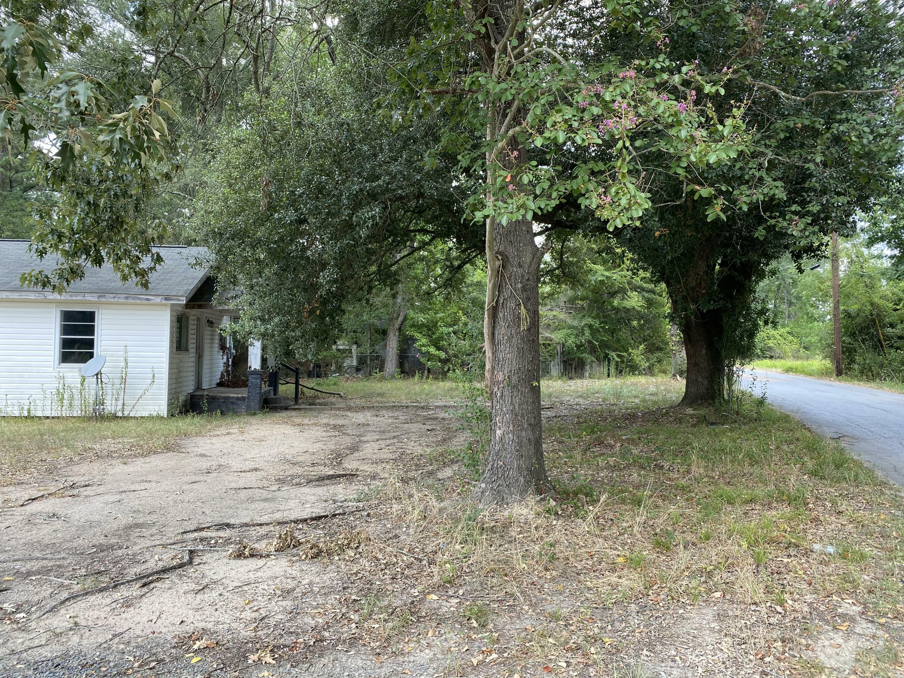 Property Photo:  381,405 Red Town Rd  LA 71446 