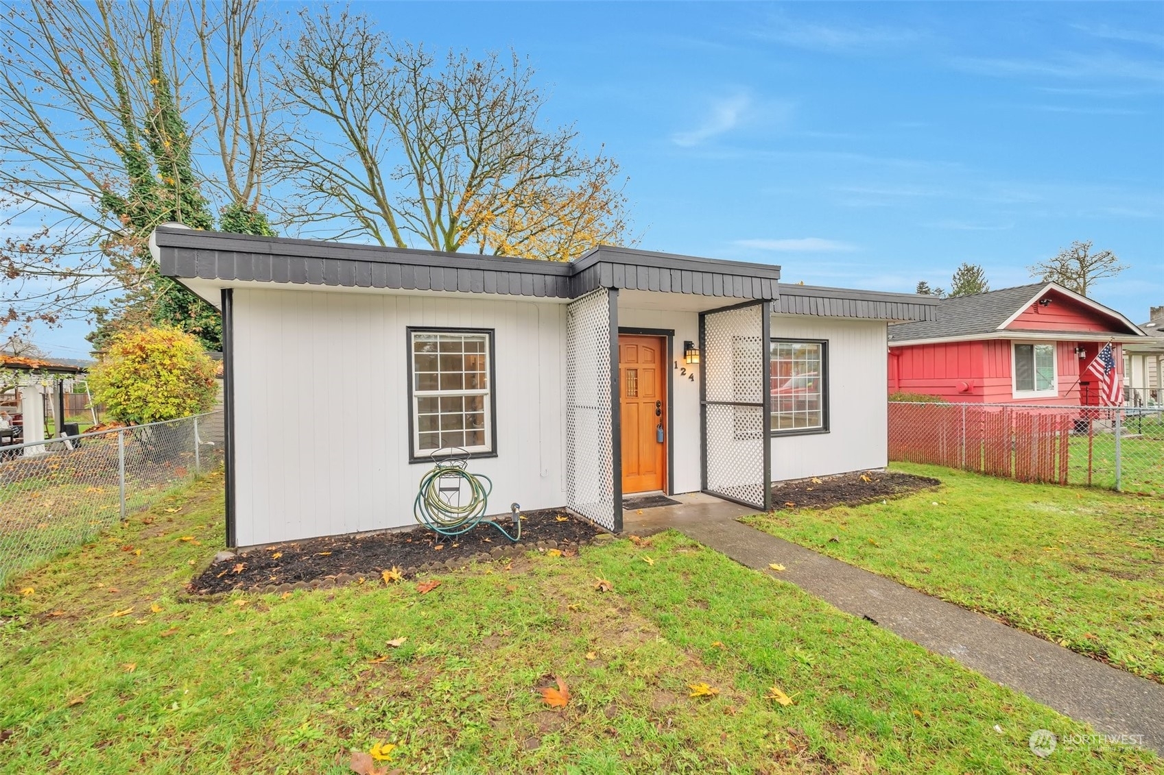 Property Photo:  124 15th Street SE  WA 98002 