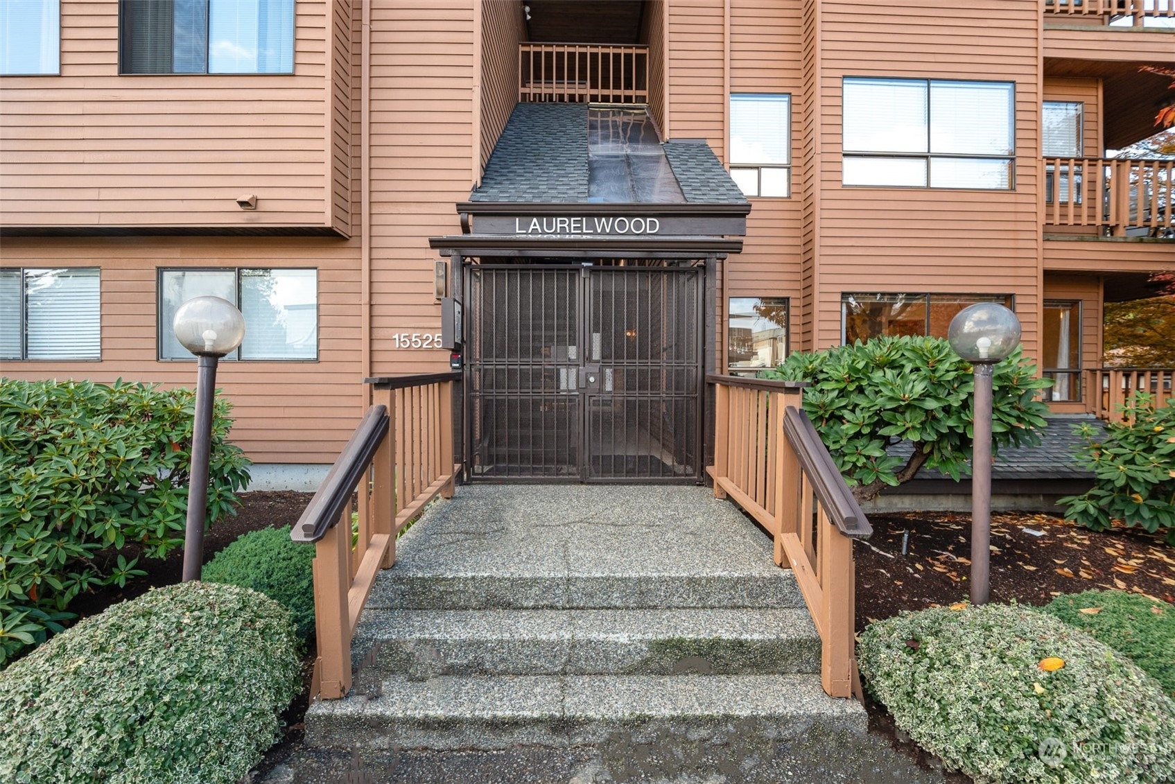 Property Photo:  15525 6th Avenue SW 3  WA 98166 