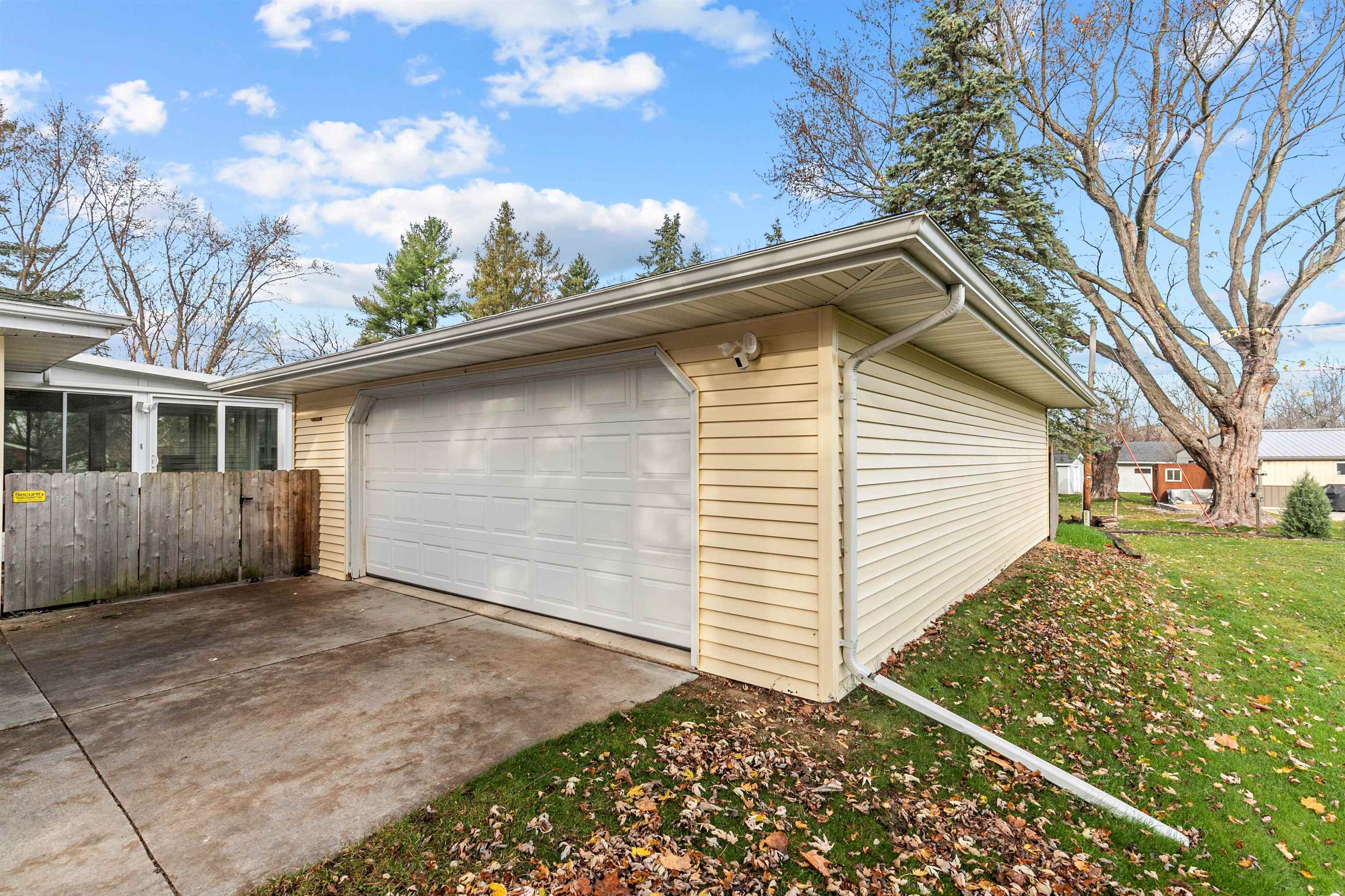 Property Photo:  W14263 Highland Terrace  WI 54971-9535 