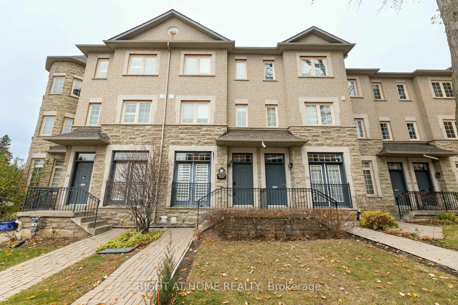 Photo de la propriété:  34 Horsham Ave  ON M2N 1Z7 