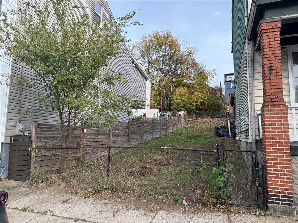 Property Photo:  5124 Keystone St  PA 15201 