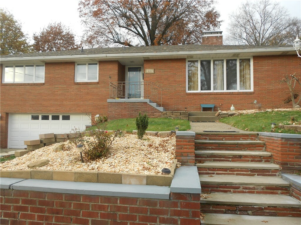 Property Photo:  735 Sara Dr  PA 15301 