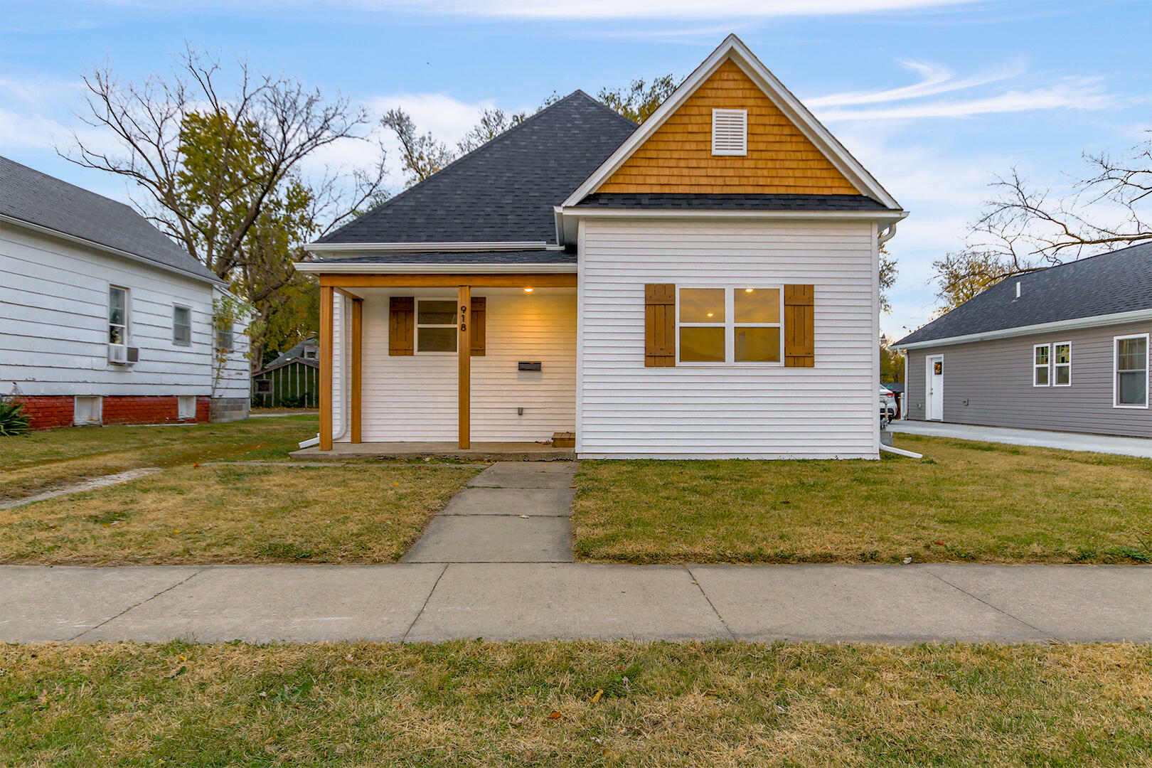 Property Photo:  918 S Williams St  MO 65270 