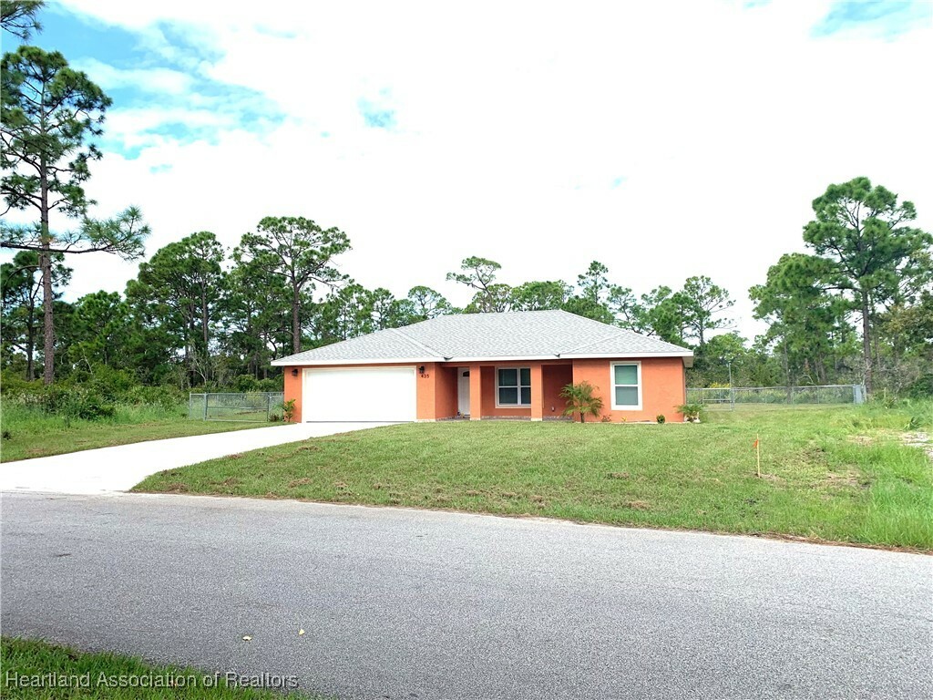 Property Photo:  435 Vanguard Avenue NW  FL 33852 