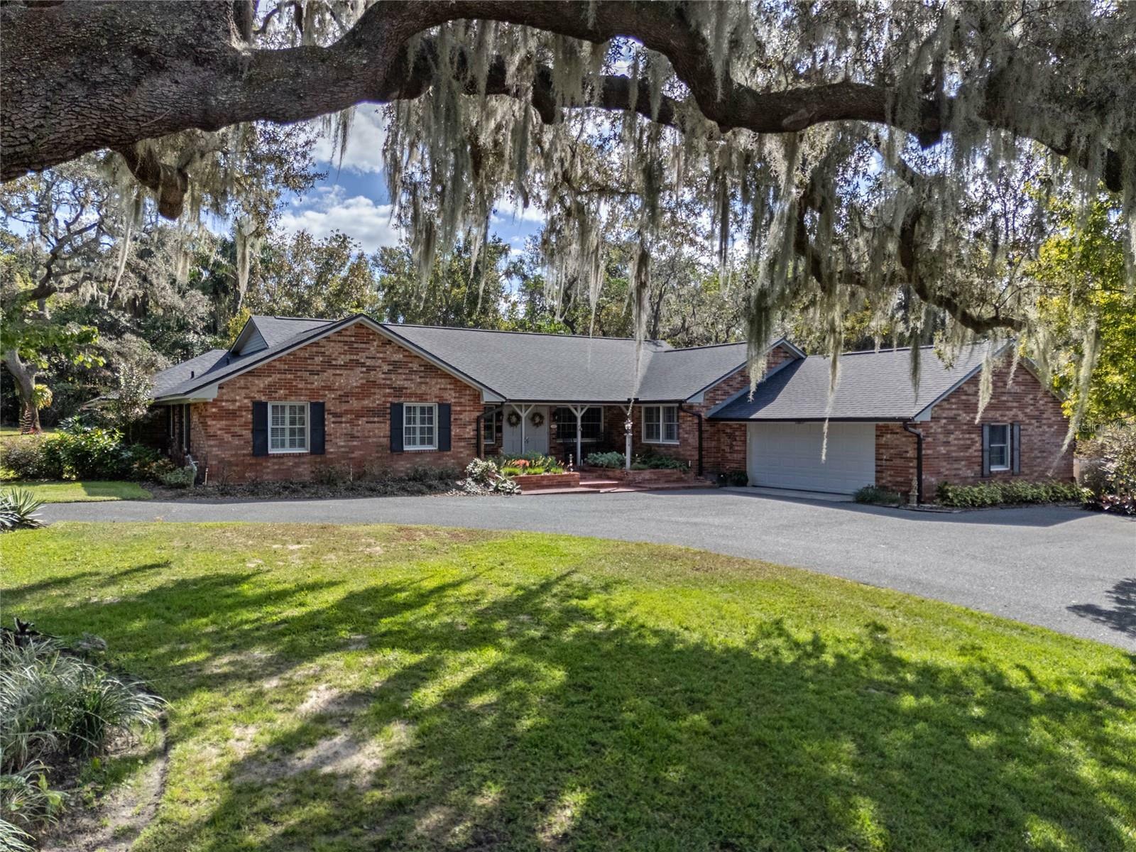 Property Photo:  914 Shore Acres Drive  FL 34748 