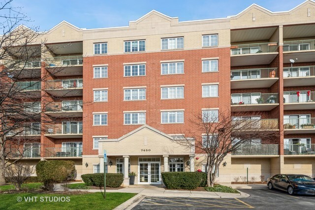 Property Photo: 7450 N Lincoln Avenue 302 IL 60076