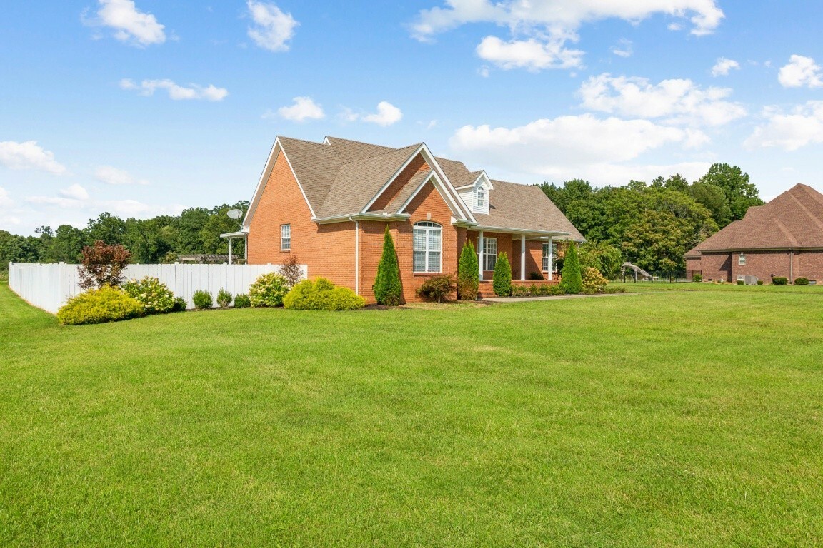 Property Photo:  230 Michael Cir  TN 37083 