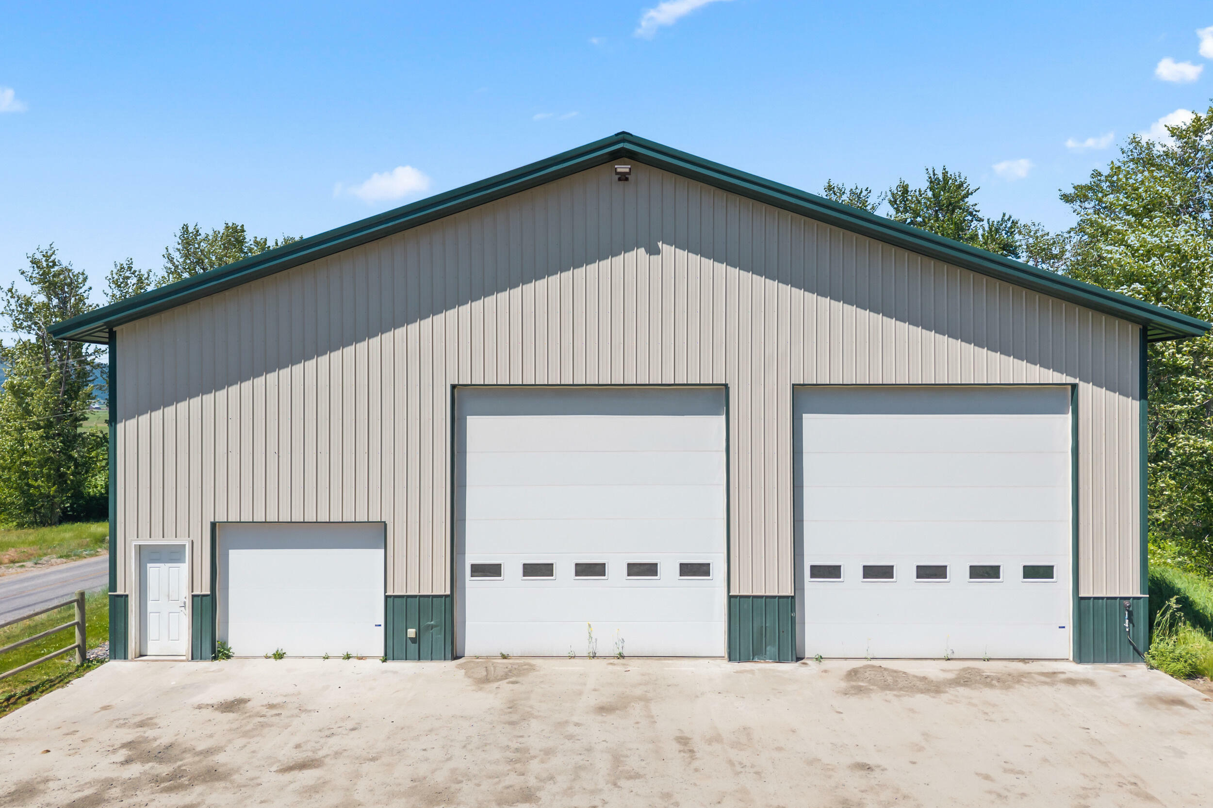 Property Photo: 2829 Cottonwood Creek Rd WA 99109