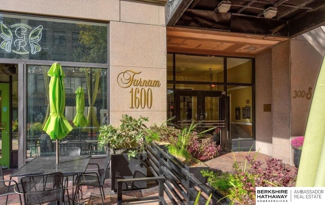 Property Photo: 300 S 16th Street 807 NE 68102