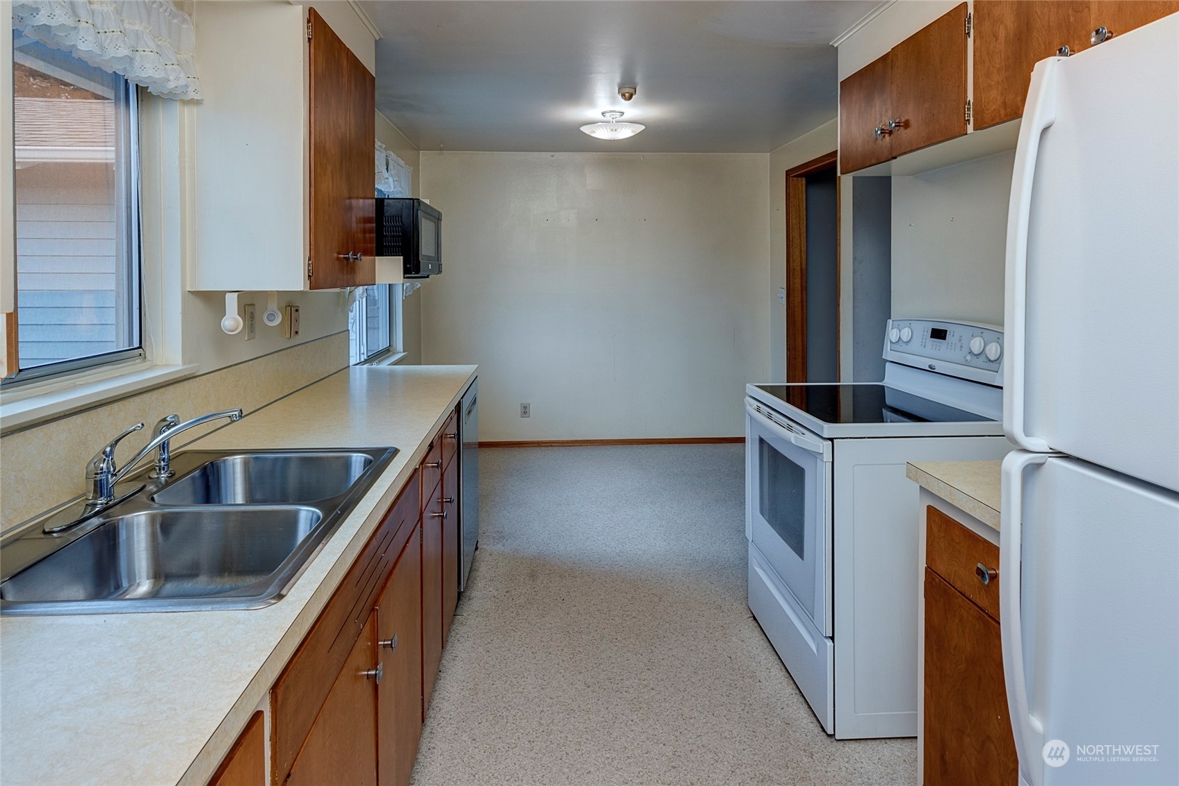 Property Photo:  4607  227th Street SW  WA 98043 