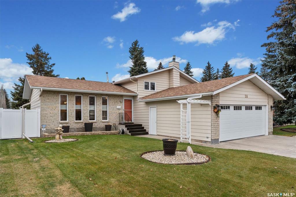 Property Photo:  26 Kindrachuk Crescent  SK S7K 6H5 