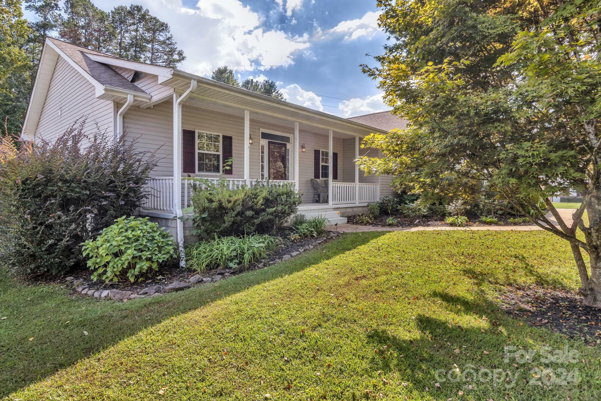 Property Photo:  2 Warbler Drive  NC 28732 