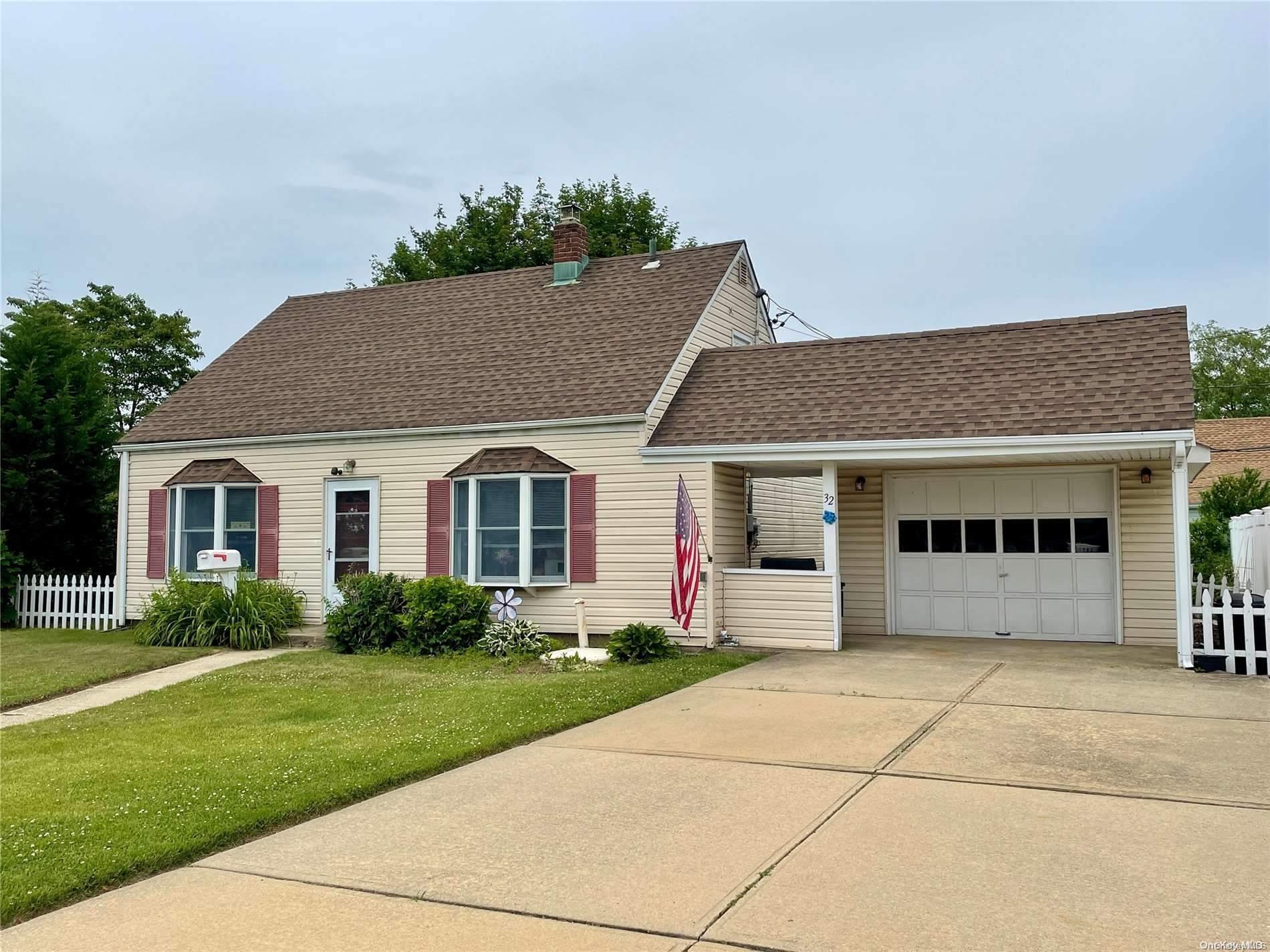 Property Photo: 32 Elmtree Lane NY 11756
