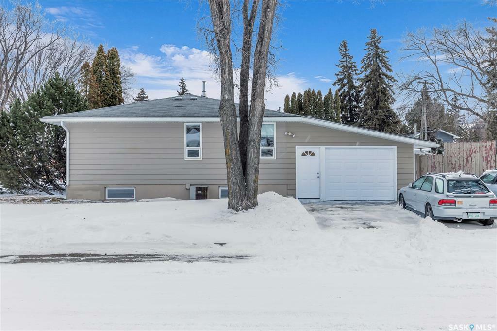 Property Photo:  402 Wilson Crescent  SK S7J 2L9 