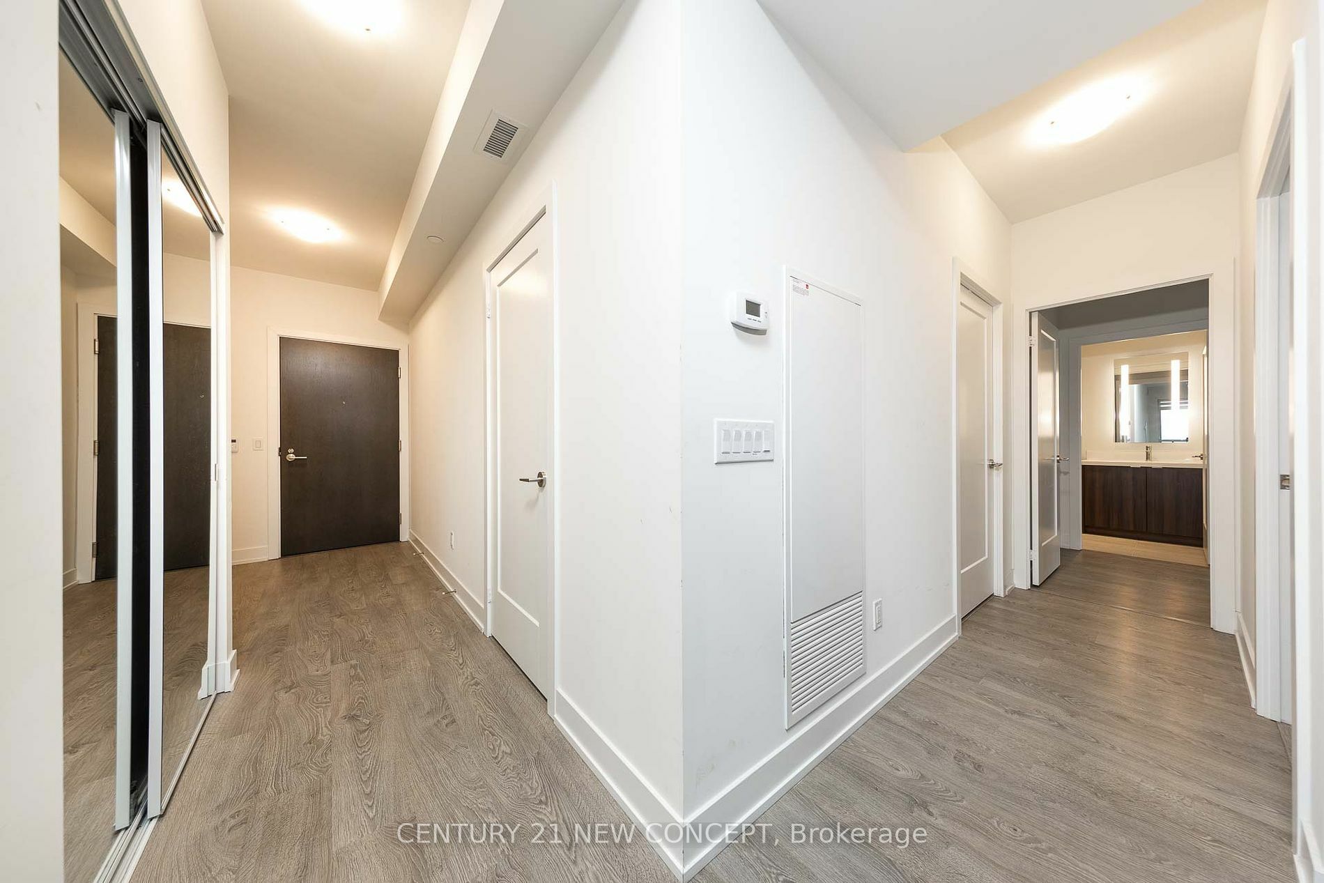 Property Photo:  5 Mabelle Ave 4228  ON M9A 0C8 