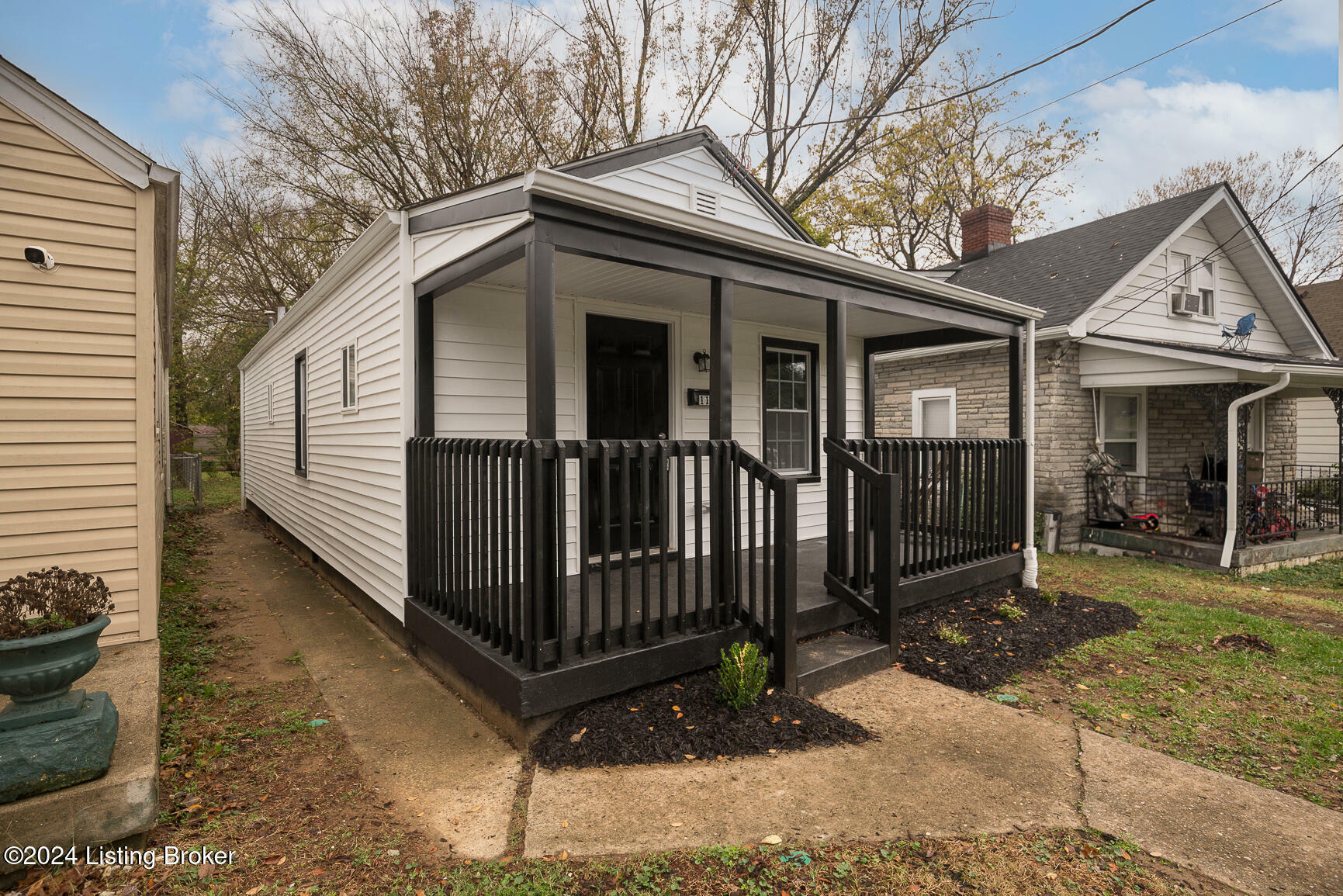 Property Photo:  1110 Weller Ave  KY 40208 