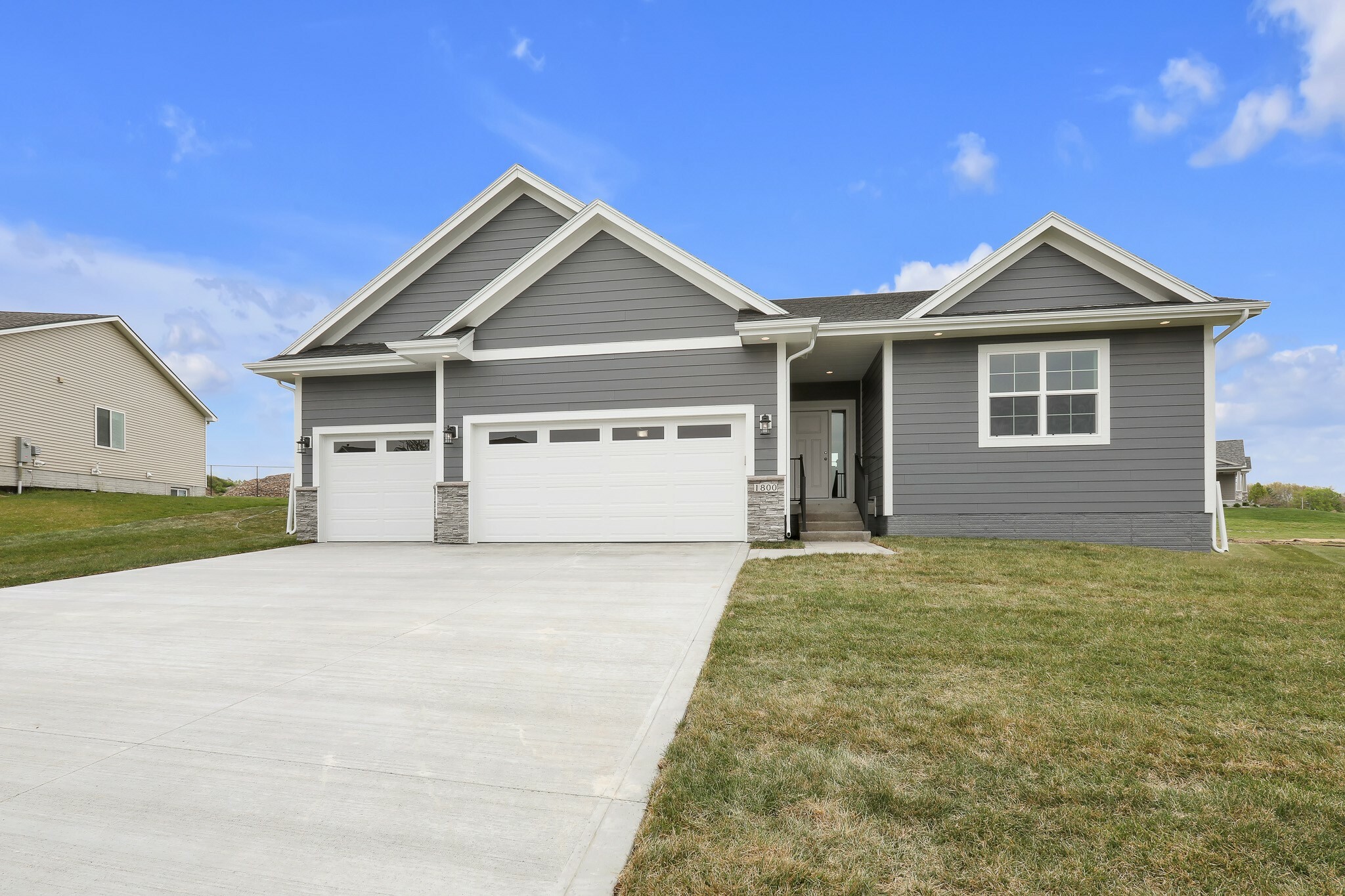 Property Photo:  1800 Lakeview Drive  IA 50219 