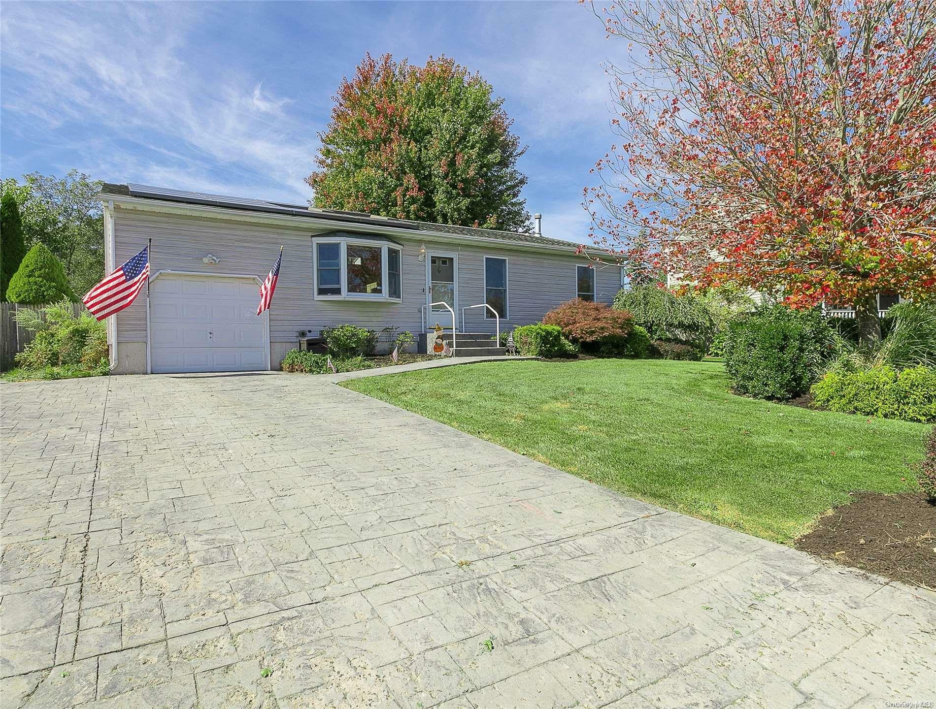 Property Photo:  20 Meadow Court  NY 11949 