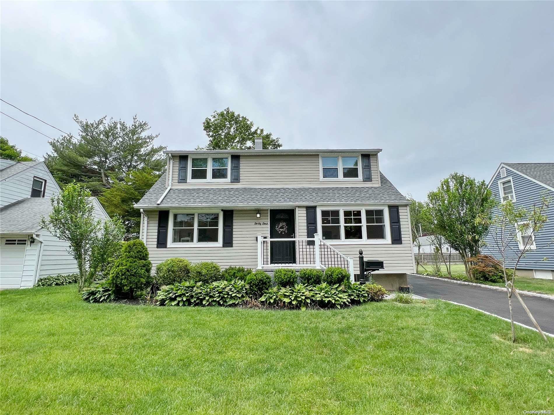 Property Photo:  44 Fieldstone Drive  NY 11791 